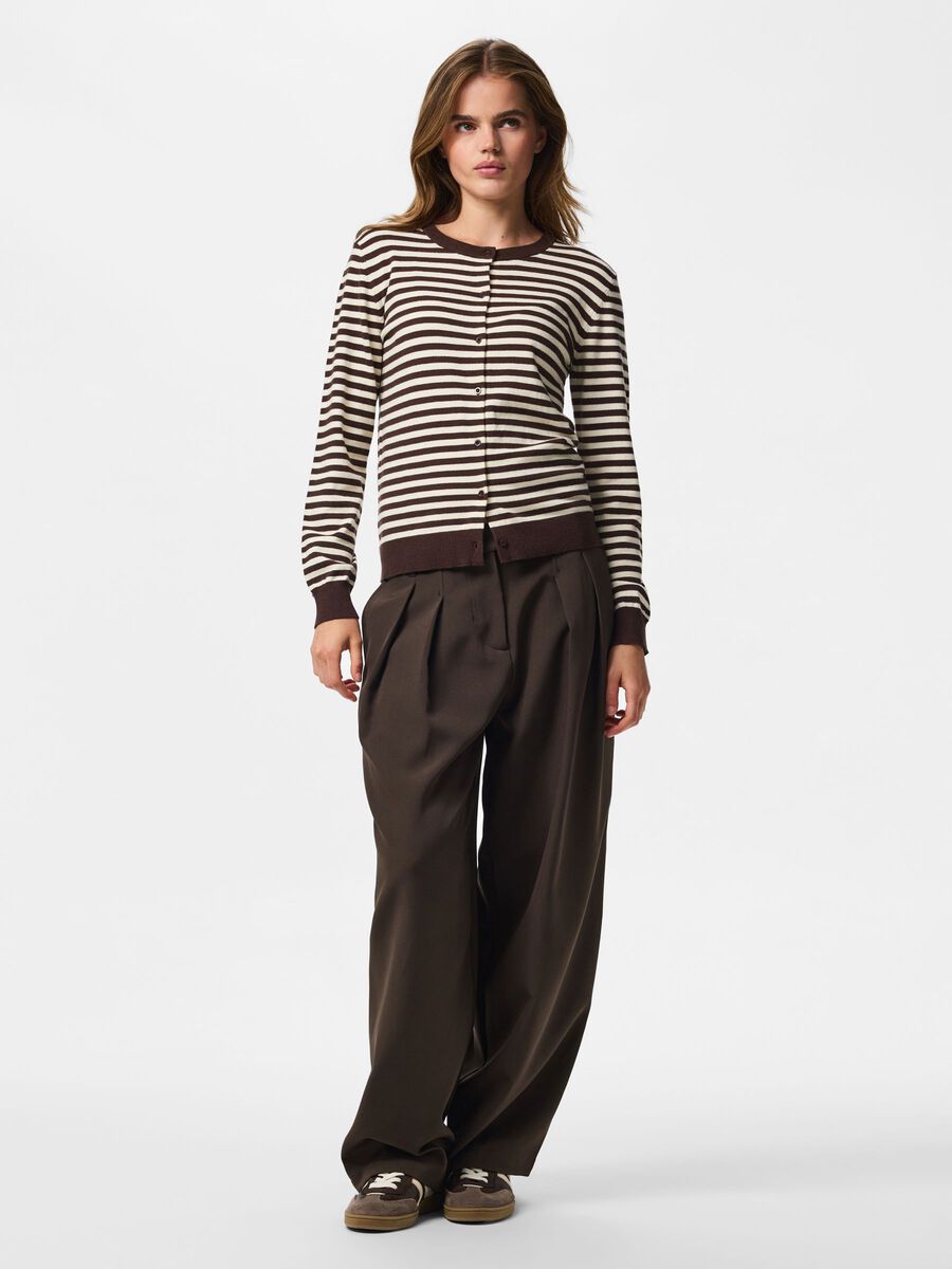 Carousel image 3 PCNORA CARDIGAN EN MAILLE, Hot Fudge