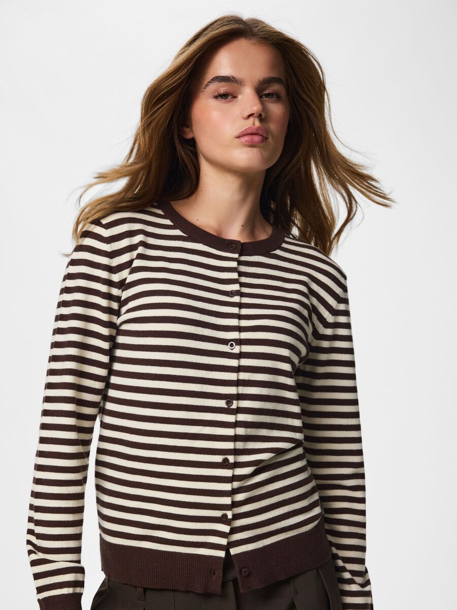 Carousel image 7 PCNORA CARDIGAN EN MAILLE, Hot Fudge